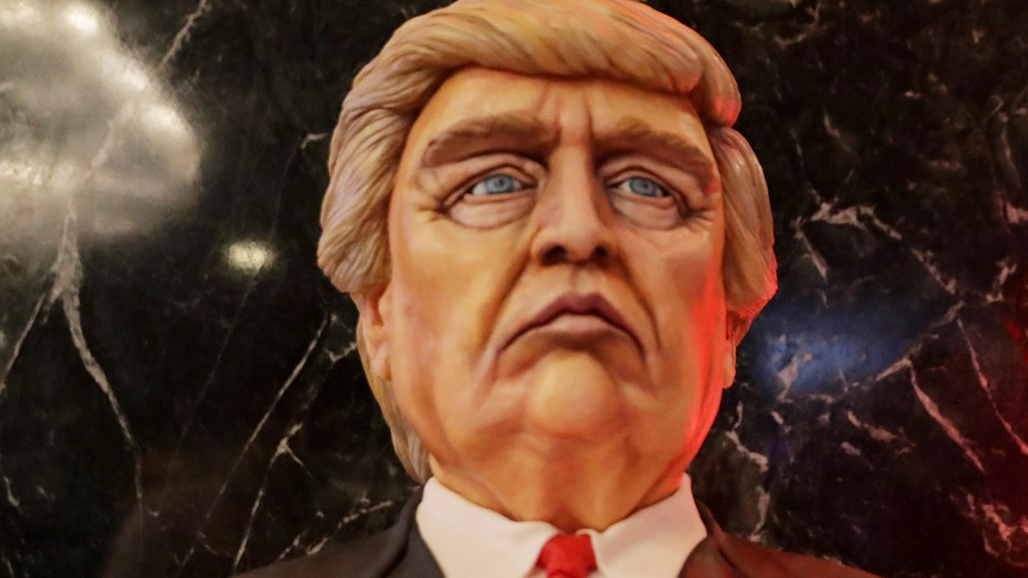 Una torta a forma della testa di Donald Trump (Afp)