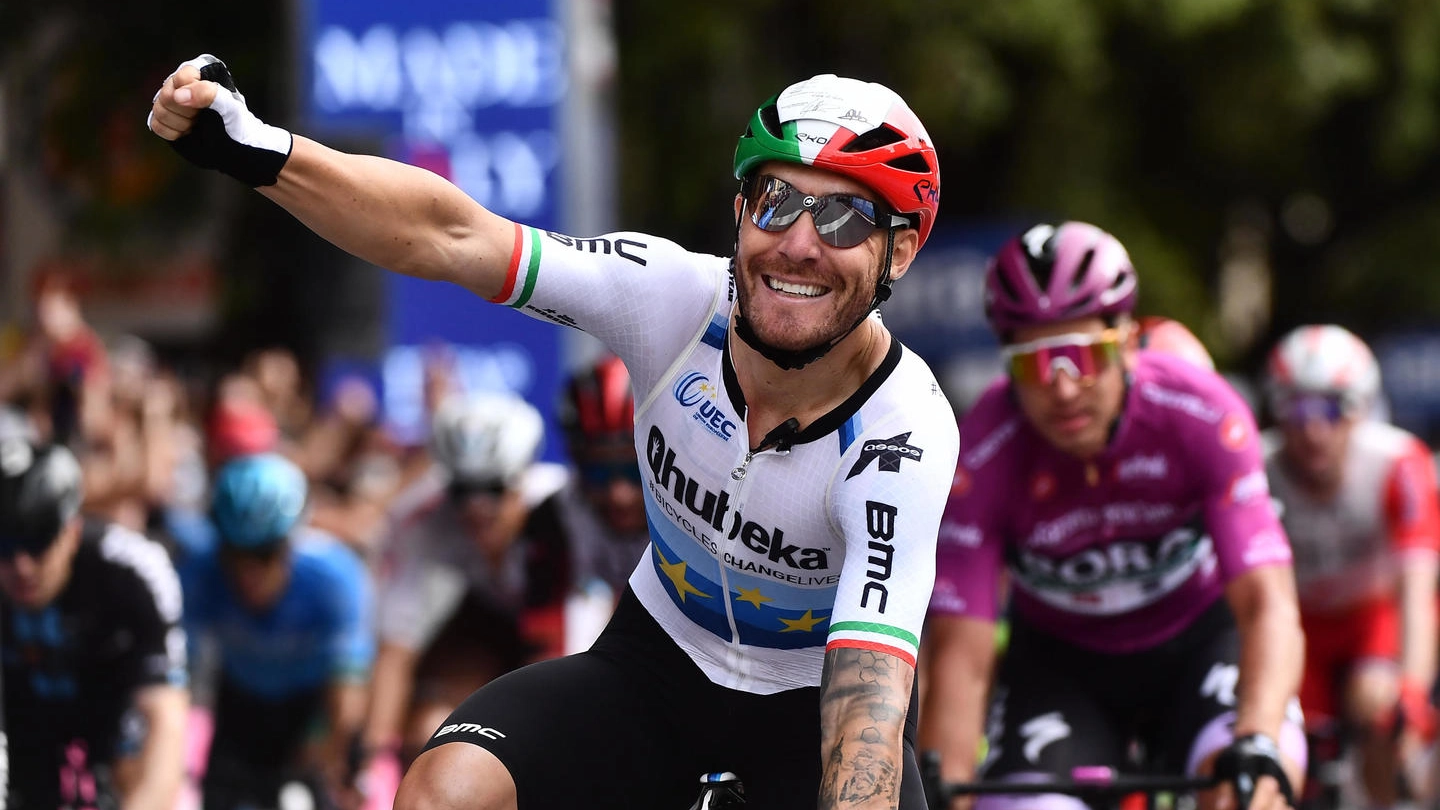 Giacomo Nizzolo vince la tappa 13 del Giro d'Italia 2021 (Ansa)