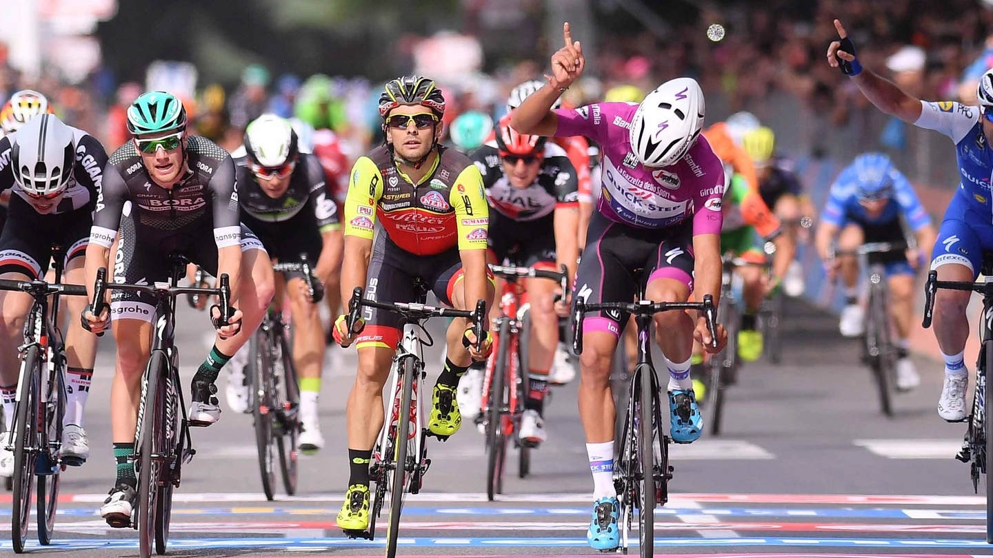 Giro d'Italia, Gaviria vince la tappa 12 (LaPresse)