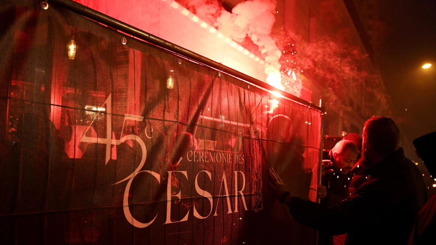 Le proteste a Parigi contro Roman Polanski ai Cesar (Ansa)