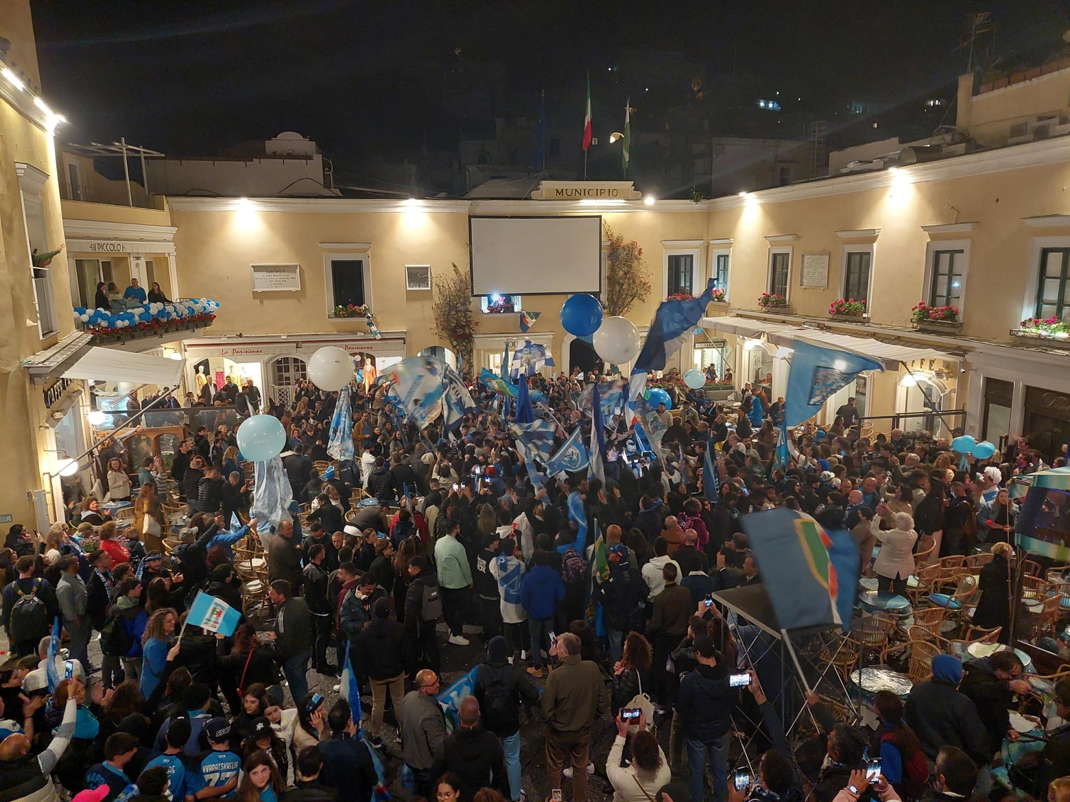 SSC Napoli’s supporters celebrate the victory of the Italian Serie A Championship (Scudetto) at the end of the match against Udinese Calcio in Capri Island, Italy, 04 May 2023.
ANSA/GIUSEPPE CATUOGNO
