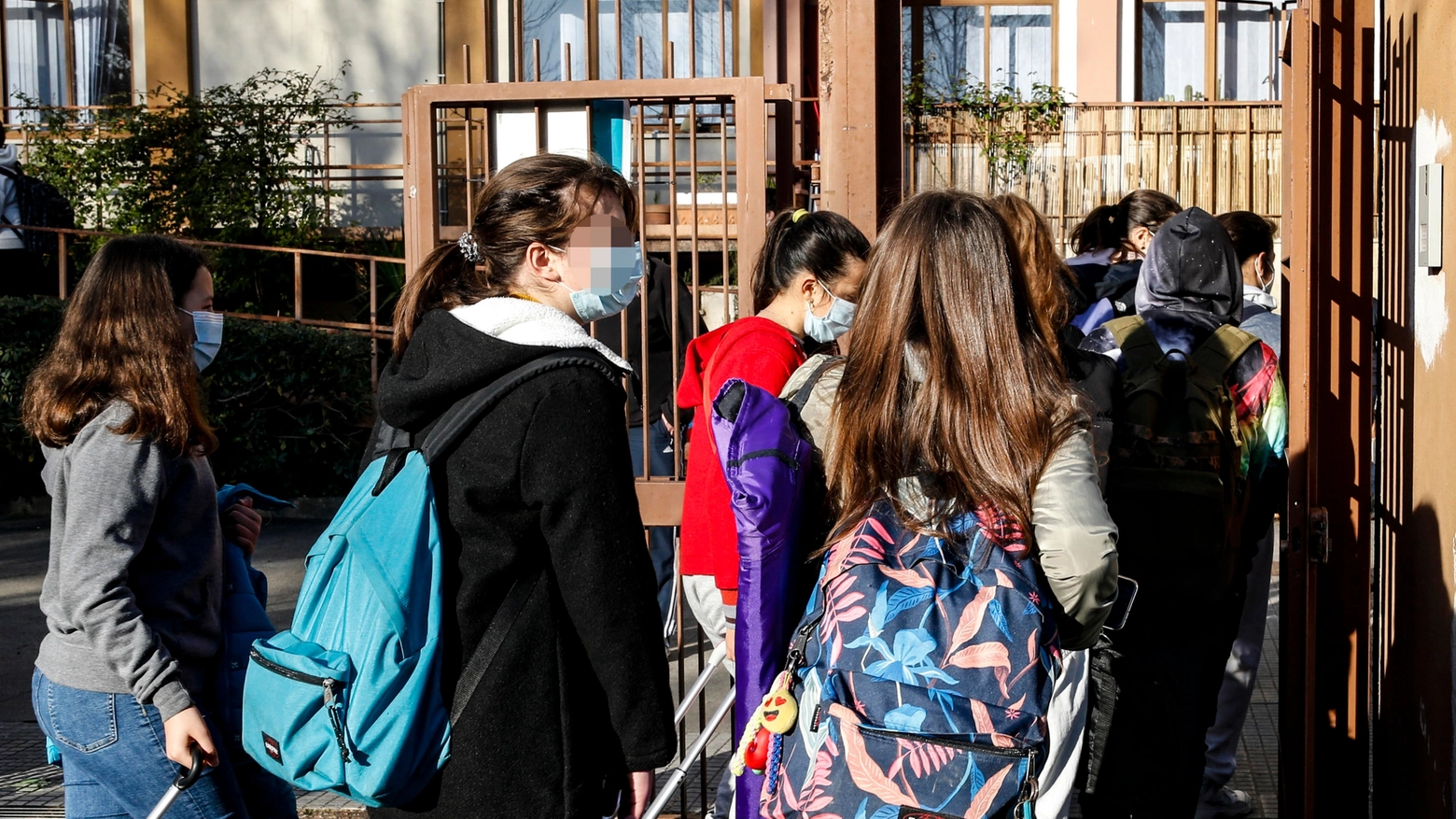 Covid, contagi tra gli alunni: chiusa scuola media a Torre del Greco