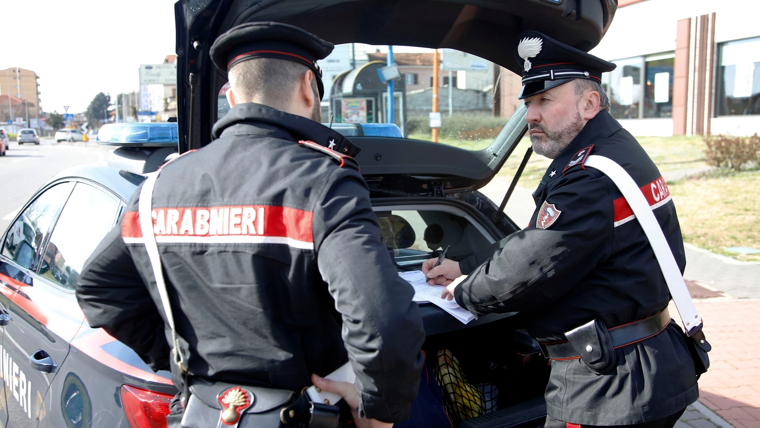A svolgere le indagini sull'agguato di Caivano sono i carabinieri