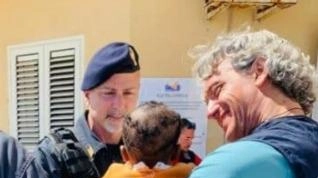 Il piccolo Ismail lascia Lampedusa  "Ho visto agenti piangere per lui"