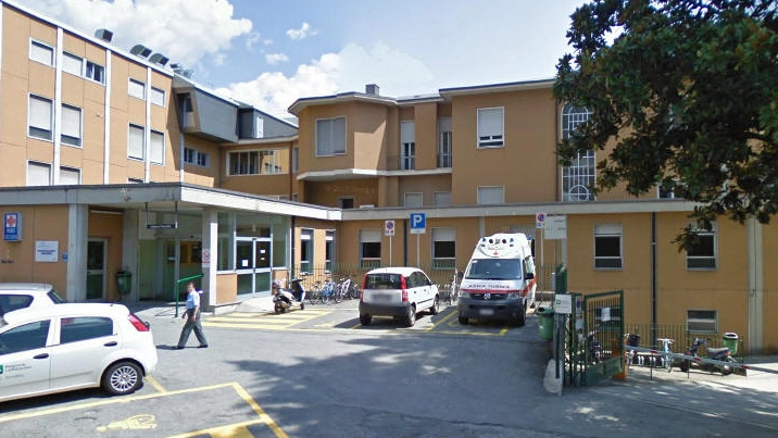 L’ospedale di Chiavenna dove lavorava il dottor Domenico Spellecchia 54enne originario di Avellino