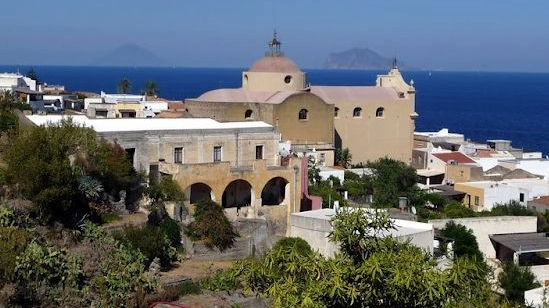 Una vista di Santa Marina di Salina (da wikipedia)