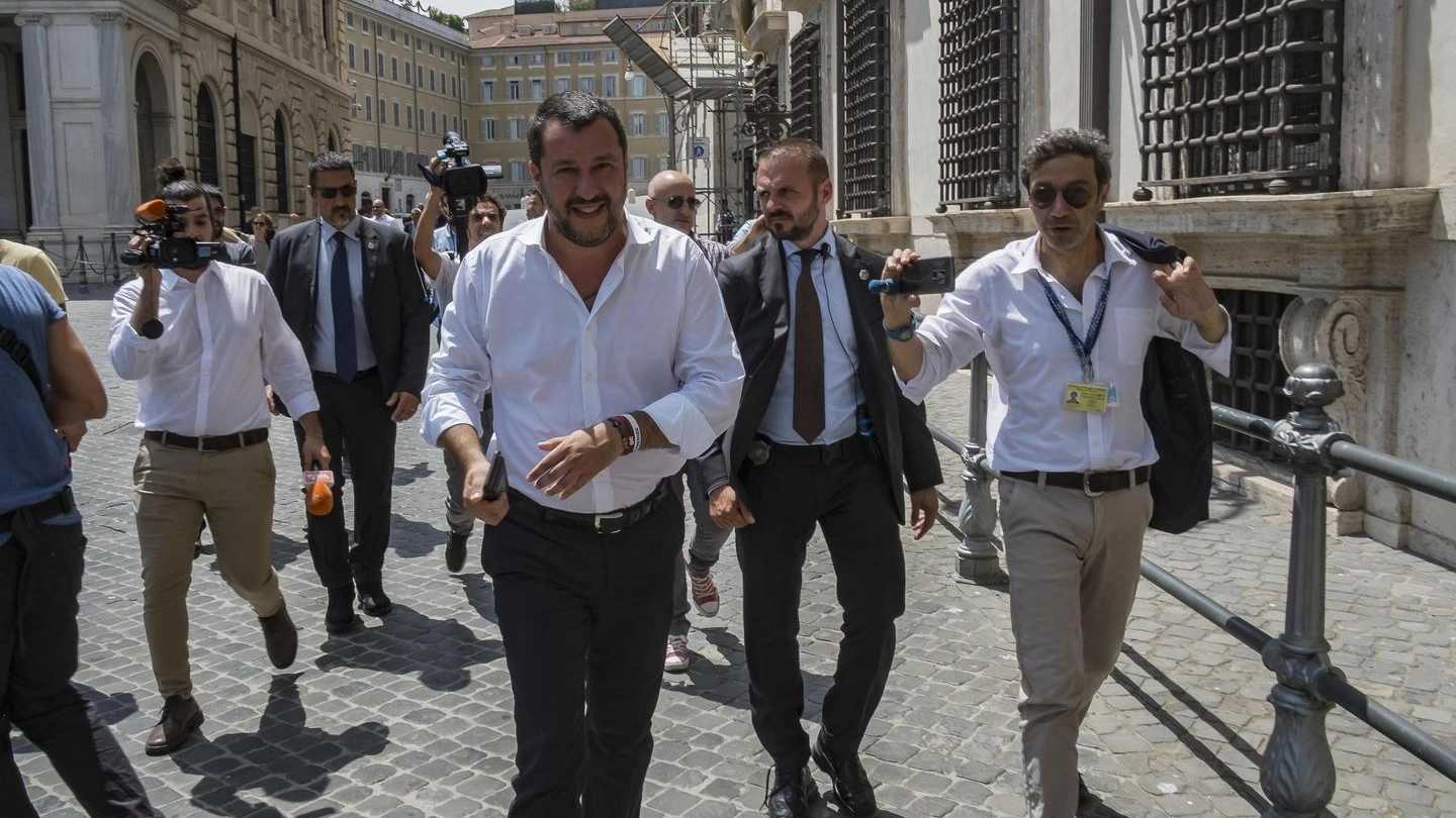 L'arrivo di Matteo Salvini a Palazzo Chigi per il vertice (Ansa)