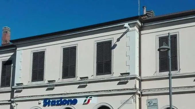 Treno perde gas argon, evacuata stazione