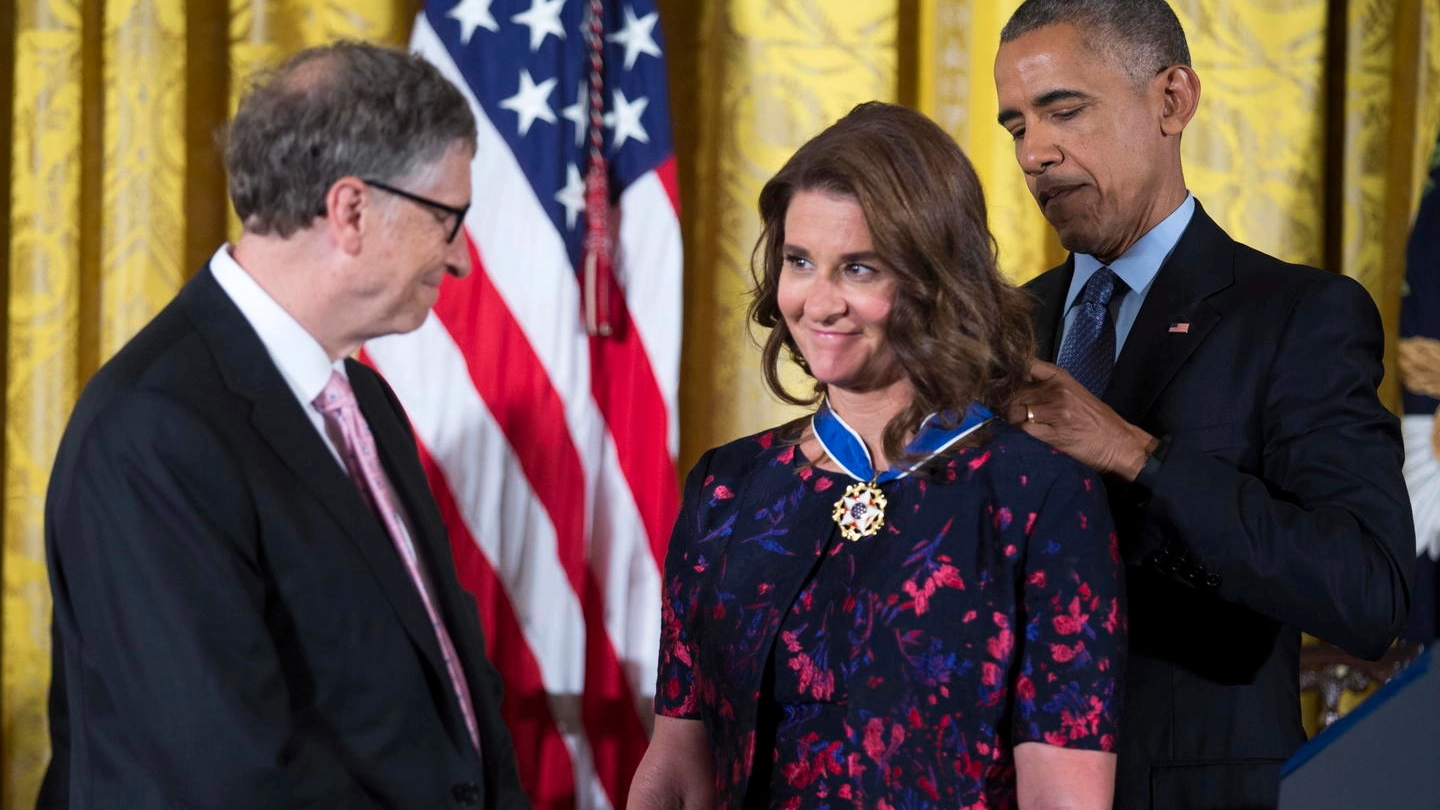 Barack Obama premia Bill e Melinda Gates con la medaglia presidenziale della libertà 