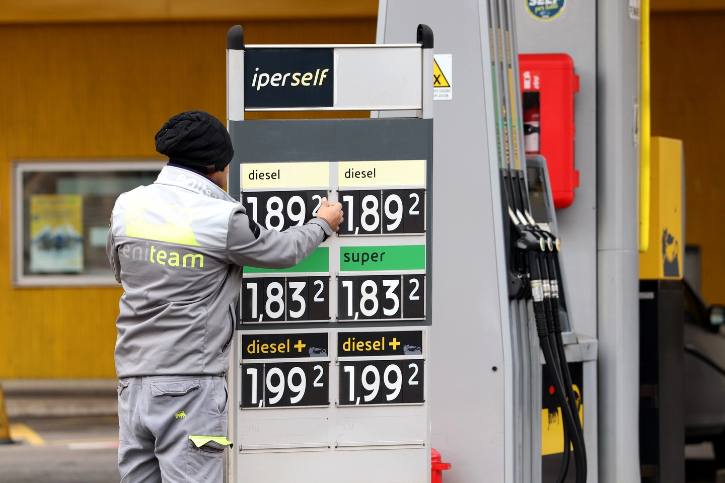 Distributore di benzina (Imagoeconomica)