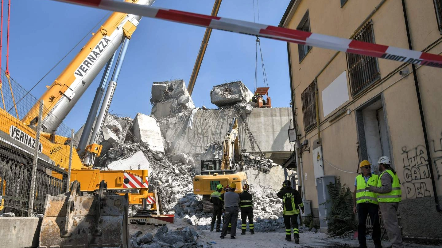 Il ponte Morandi crollato a Genova (Lapresse)