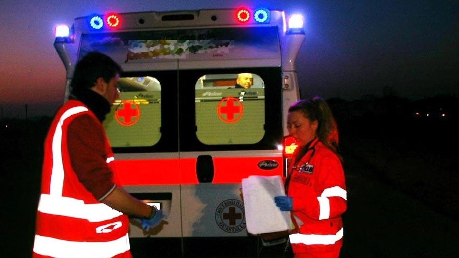 Un’ambulanza della Croce rossa (foto d’archivio)