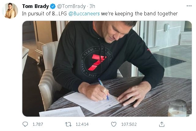 Tom Brady firma con Tampa Bay Buccaneers fino al 2022 