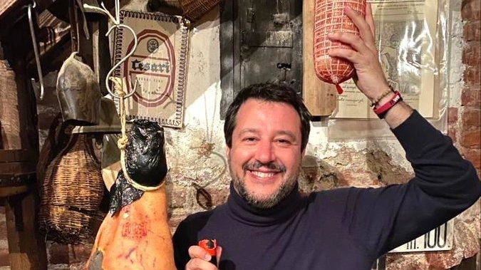 La foto postata da Salvini su Twitter per annunciare il digiuno