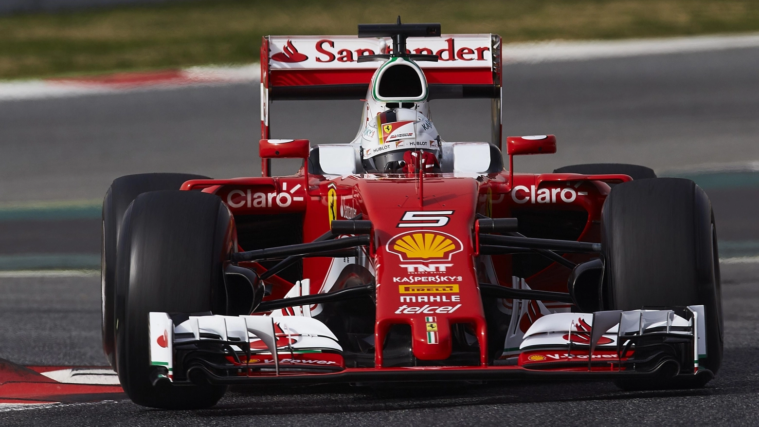 Sebastian Vettel sulla SF16-H a Montmelo (LaPresse)
