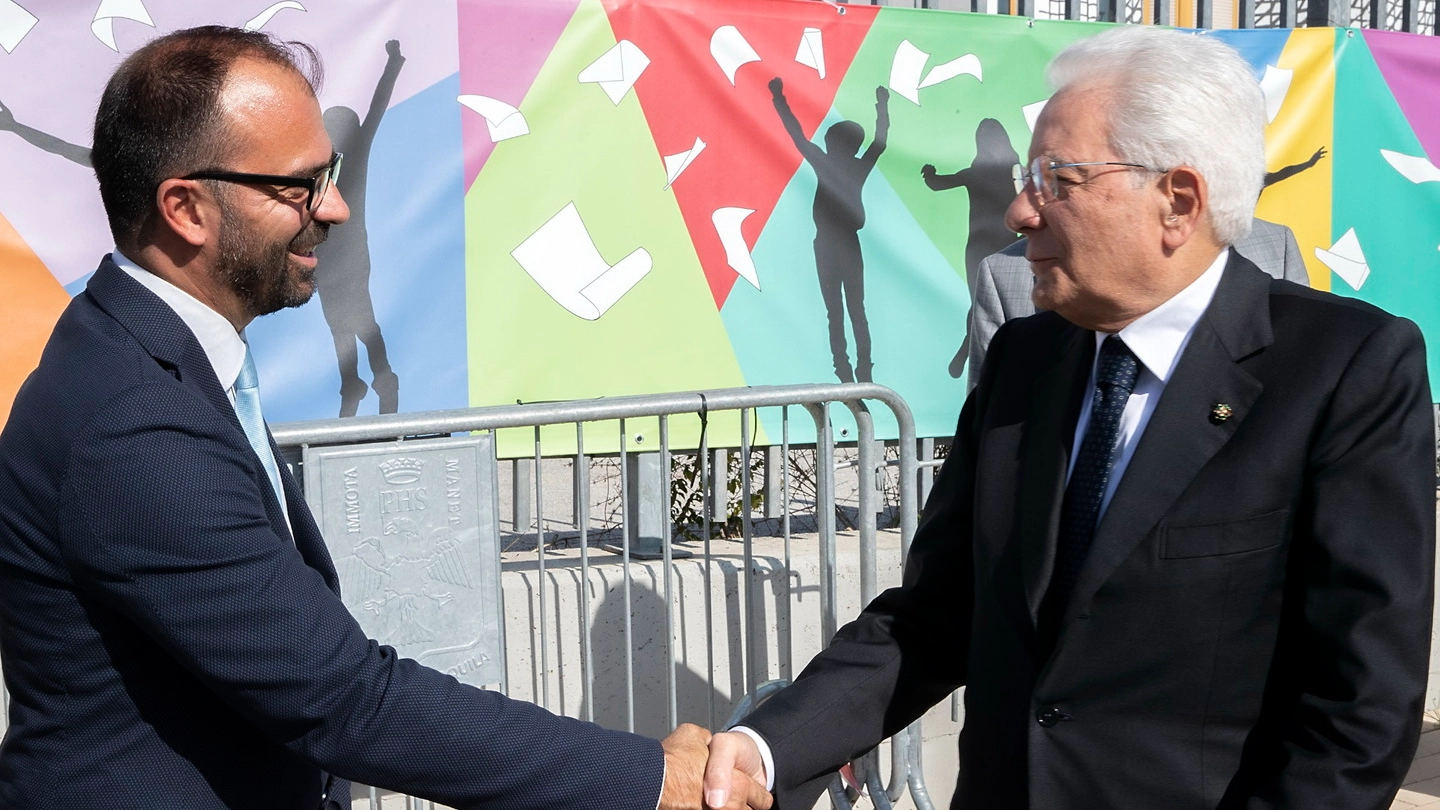 Il Presidente della Repubblica Sergio Mattarella con Lorenzo Fioramonti (ImagoE)