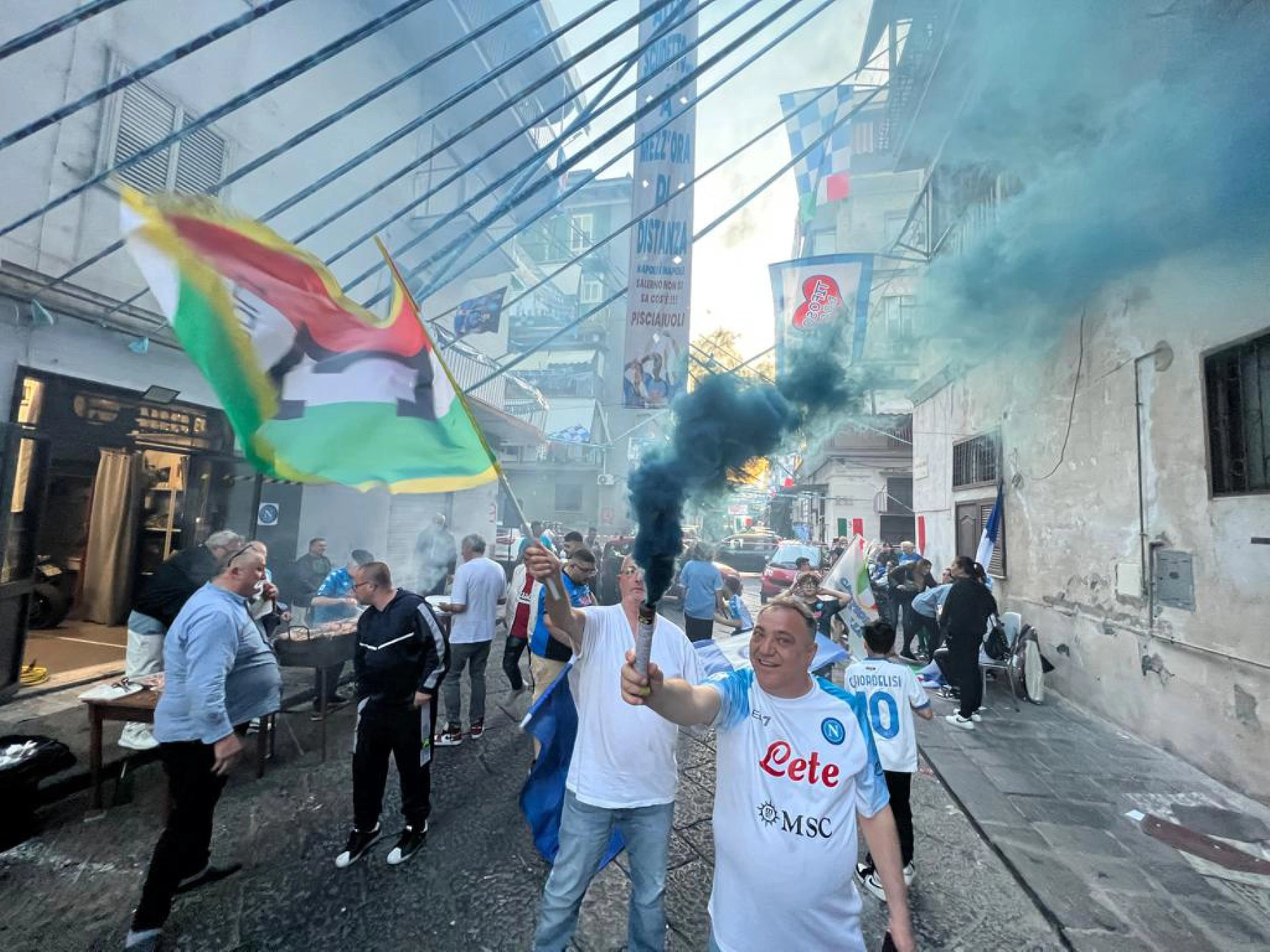 SSC Napoli’s supporters wait for the Italian Serie A soccer match against Udinese Calcio in the centre of Naples, Italy, 04 May 2023.
ANSA