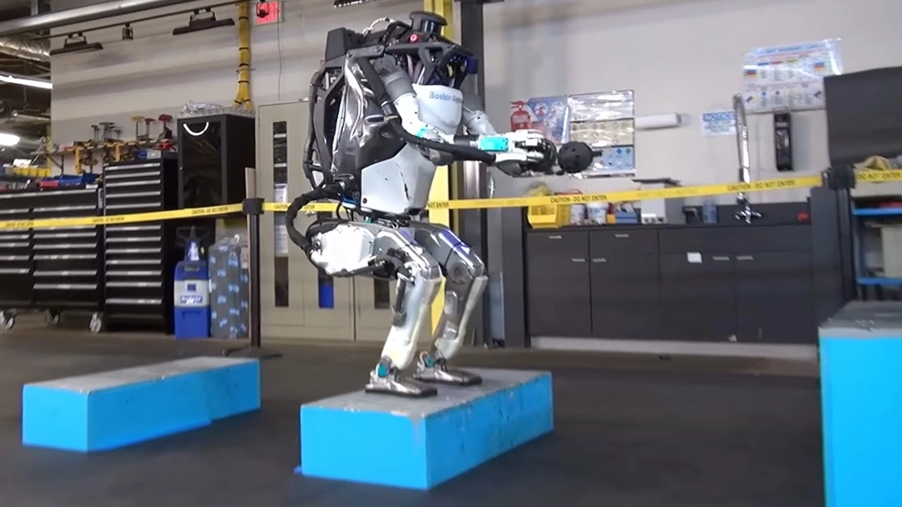 Tre, due, uno: salto! (Foto: Boston Dynamics/YouTube)
