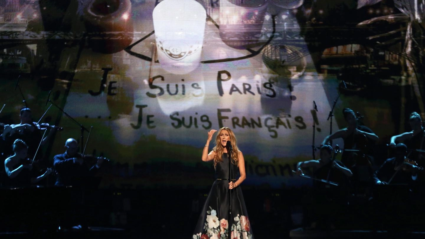 Celine Dion canta agli AMA 'Hymne a L'Amour' di Edith Piaf (Ansa)