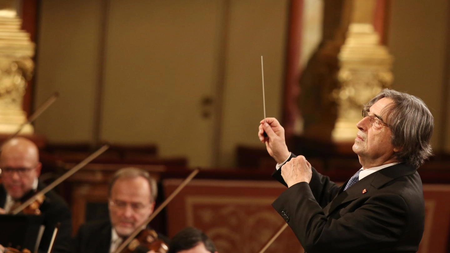 Riccardo Muti dirige il concerto di Capodanno a Vienna (Ansa)