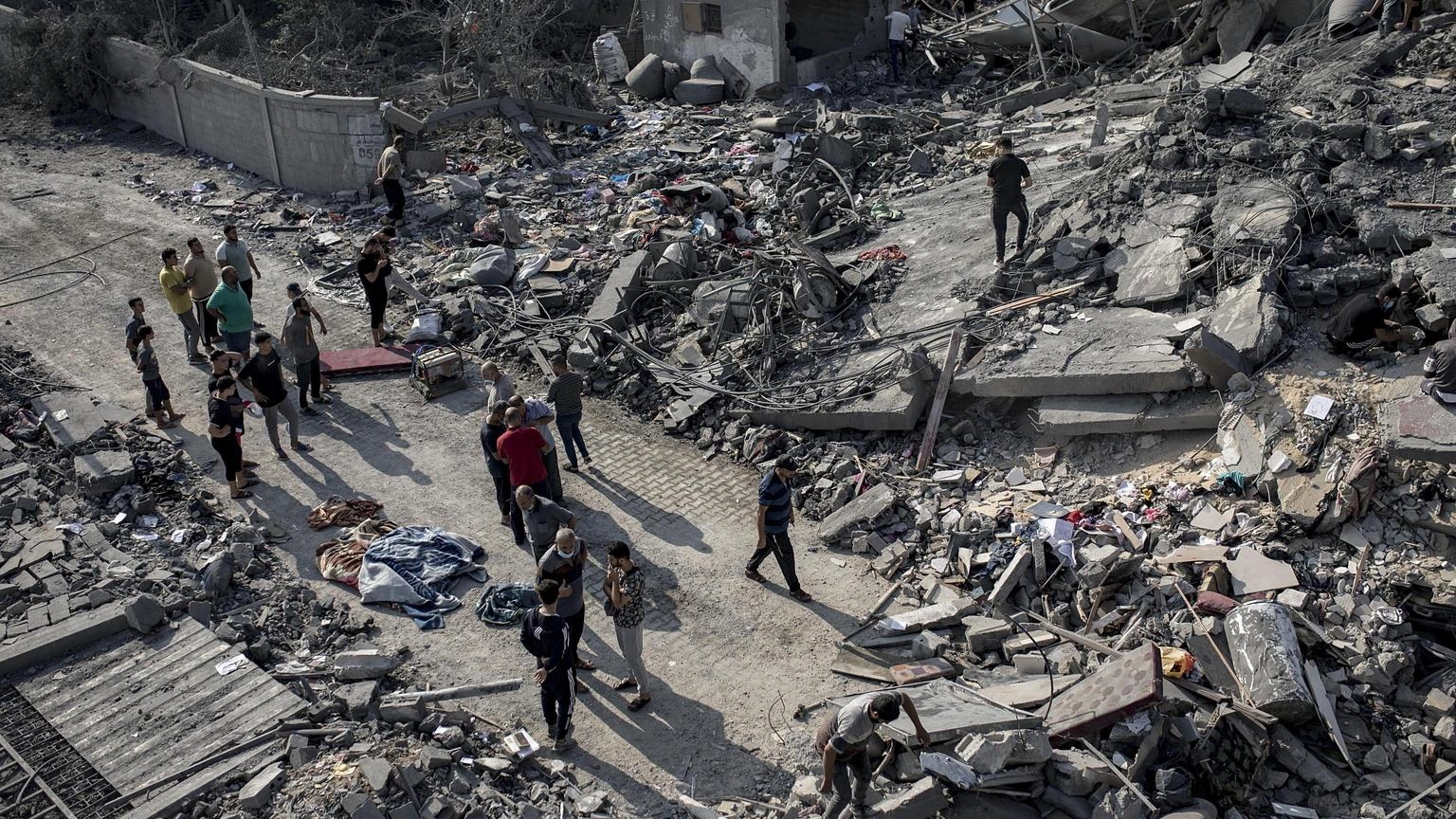 Gaza, media: 17 morti in raid Israele su campo profughi Nuseirat