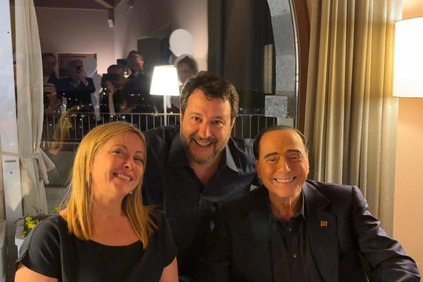 Matteo Salvini con Giorgia Meloni e Silvio Berlusconi