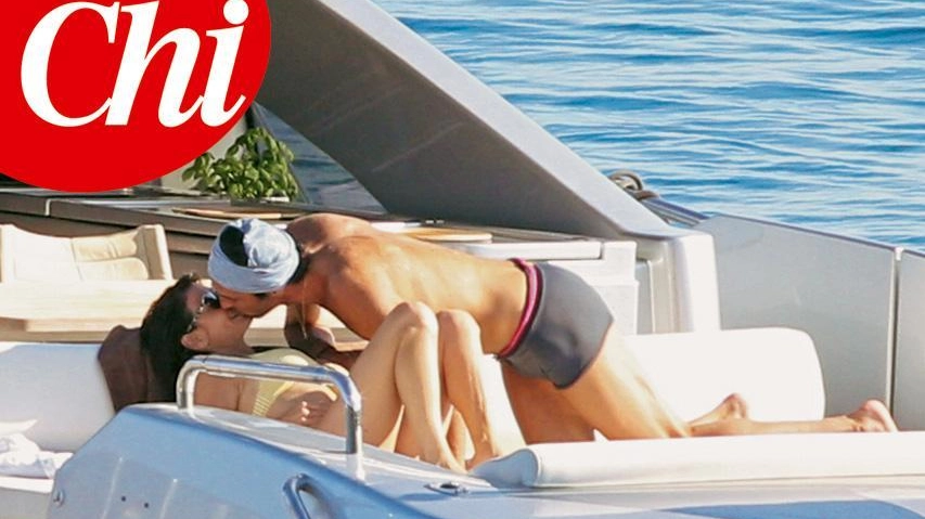 Ilaria D'Amico e Gigi Buffon in vacanza insieme sulla copertina di 'Chi' (Ansa)