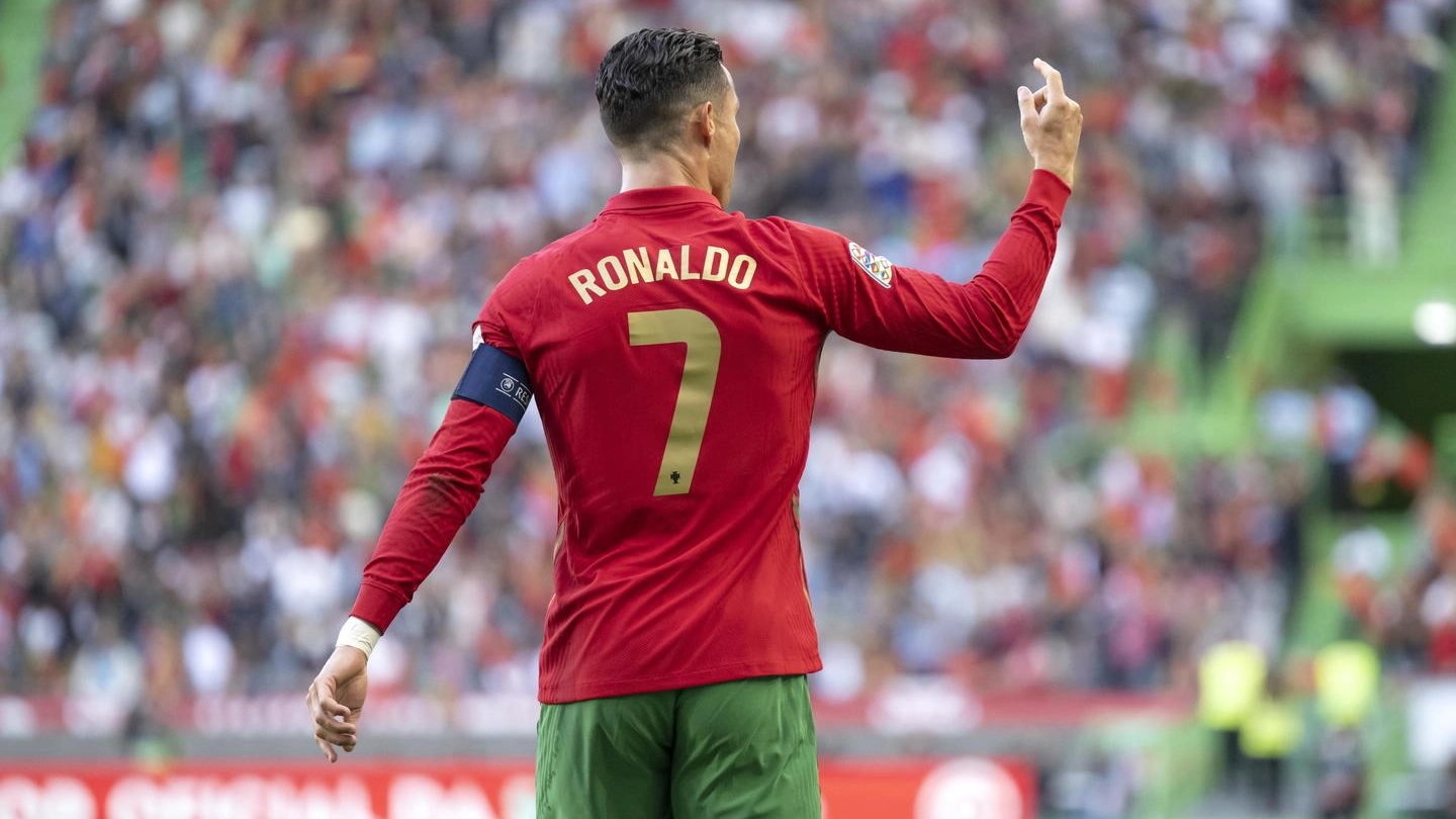 Cristiano Ronaldo con la maglia del Portogallo (Ansa)