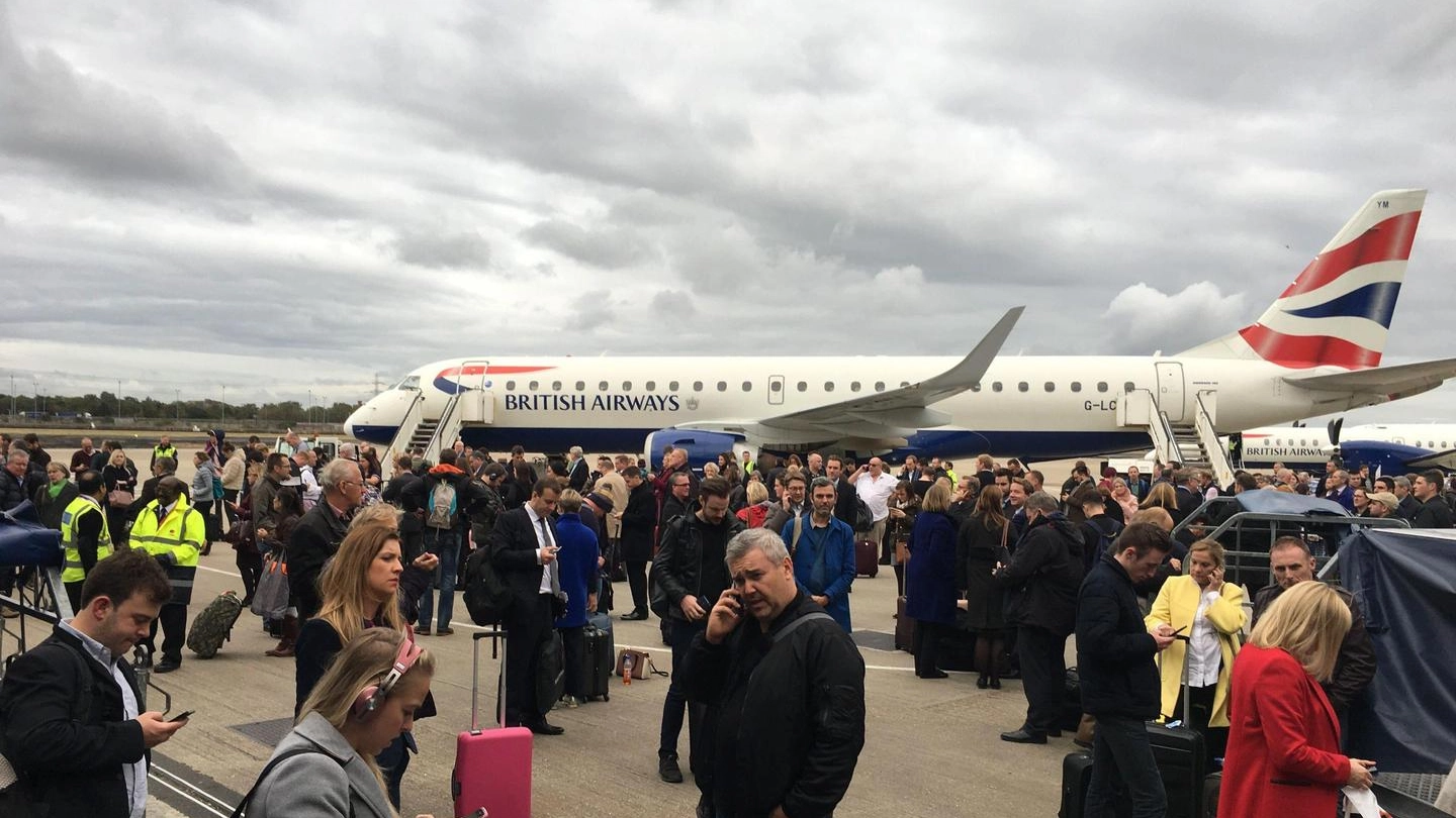 Evacuato il London City Airport (Ansa)