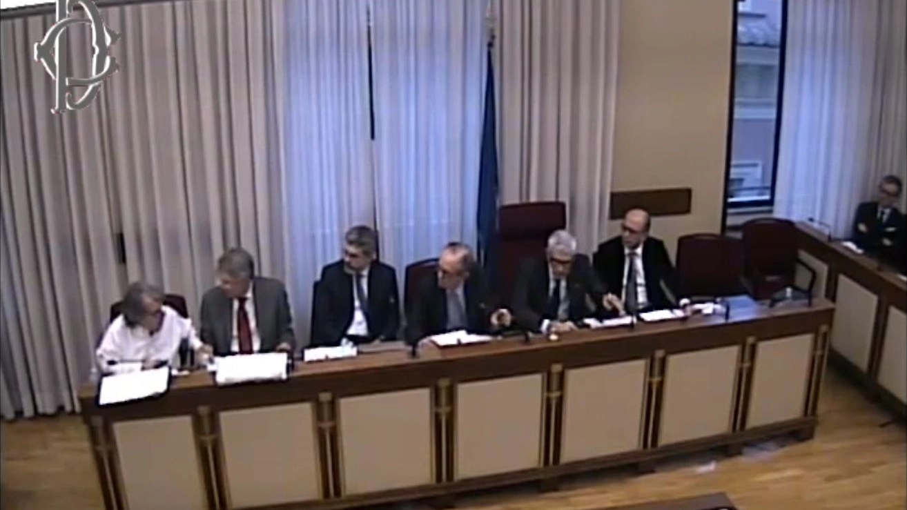 Brunetta annuncia la morte di Matteoli in commissione banche