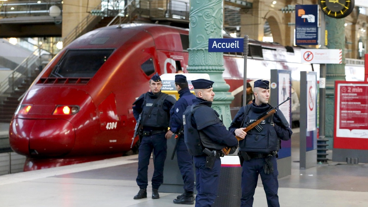 Polizia francese alla Gare du Nord in un'immagine d'archivio (Reuters)