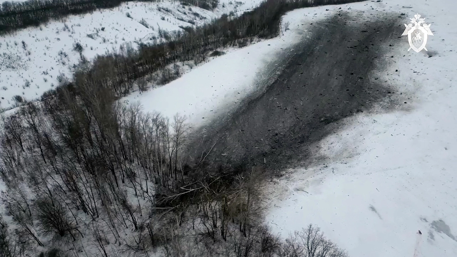 I resti dell'aereo militare russo abbattuto, le immagini dall'alto (Ansa)
