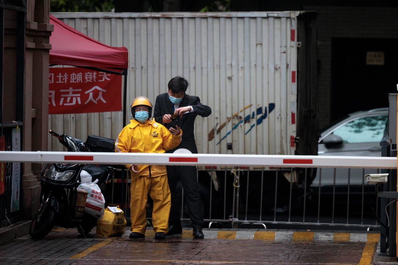Covid a Shanghai, le autorità sanitarie puntano all'azzeramento dei casi entro metà maggio