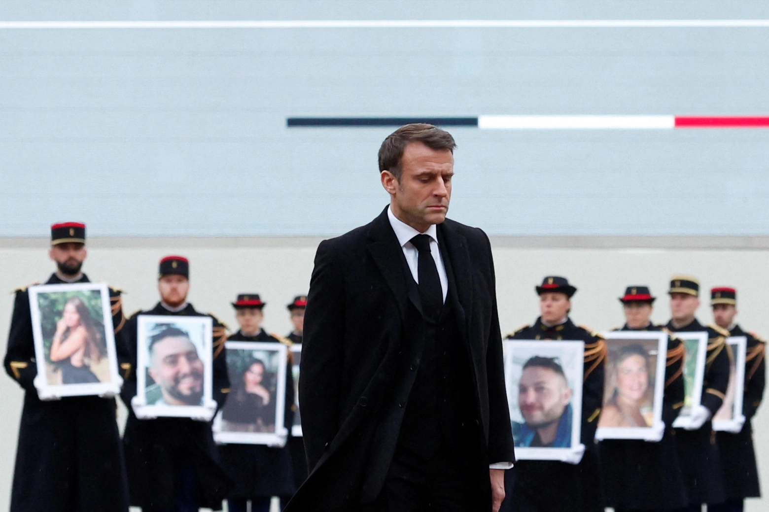 Macron rende omaggio alle vittime francesi dell'attacco di Hamas