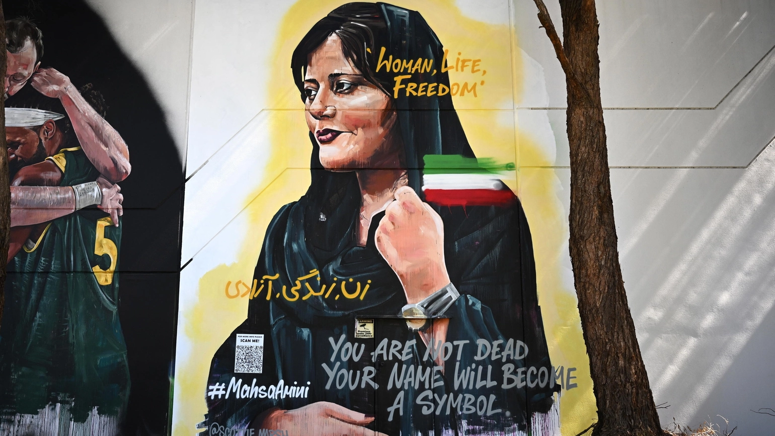 Un murales dedicato alla curda iraniana Mahsa Amini