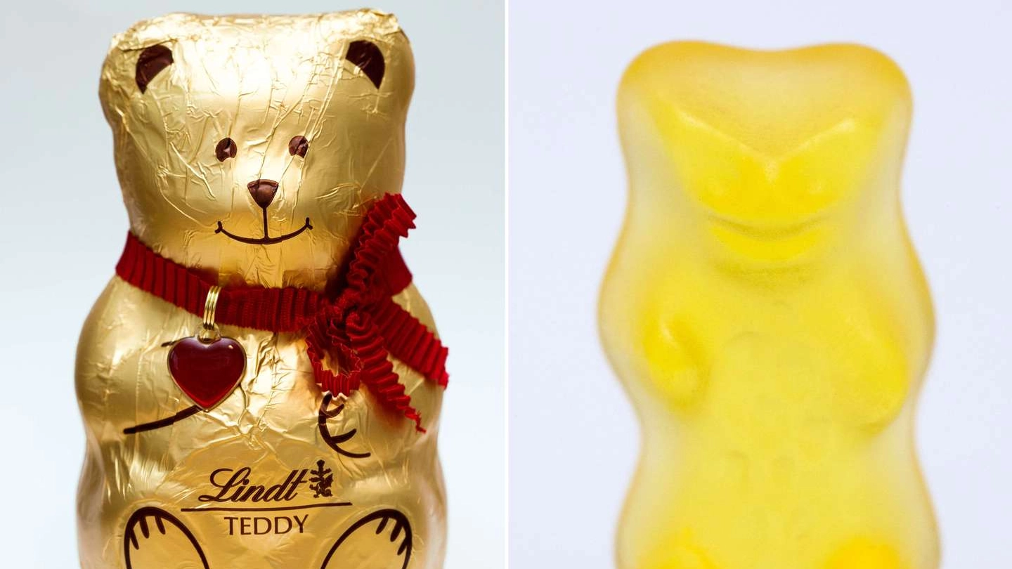 L'orsetto di cioccolato della Lindt accusato di essere la copia di quello gommoso della Haribo (AFP)