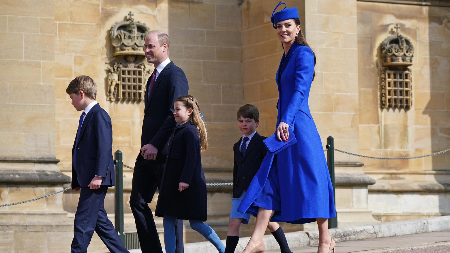 La principessa Kate Middleton in blu reale