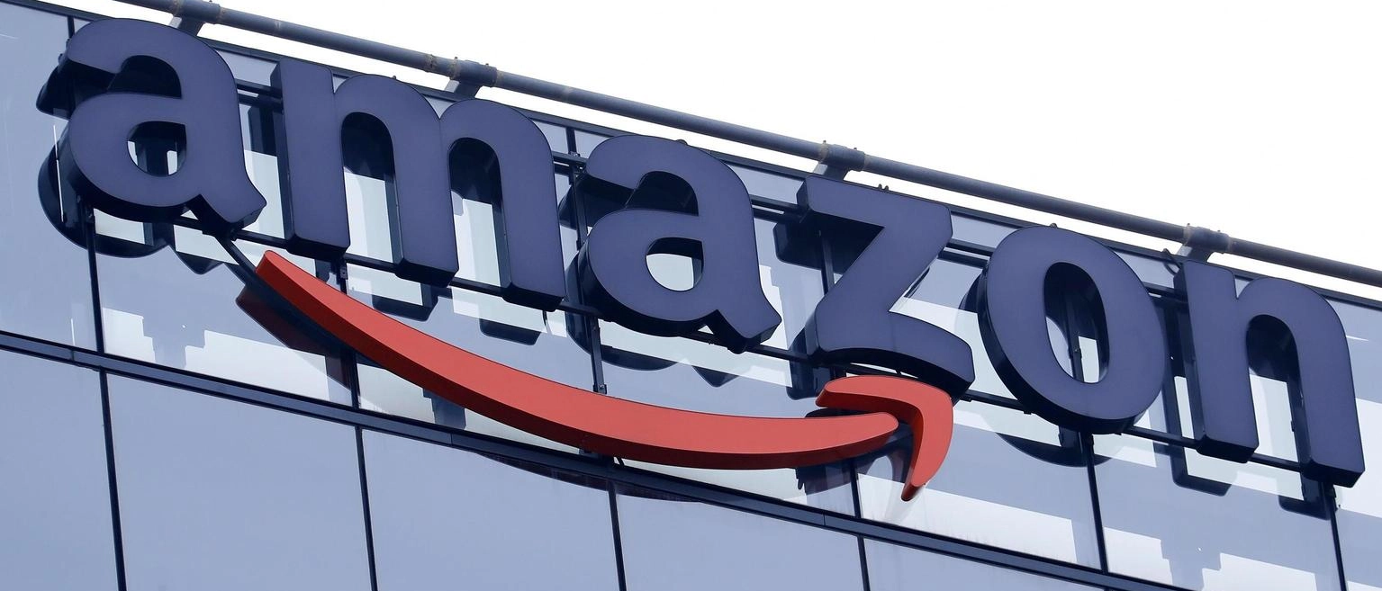 Gli Stati Uniti hanno citato in giudizio Amazon per una presunta violazione antitrust. La FTC e 17 stati sostengono che la società abbia soffocato illegalmente la concorrenza, creando un monopolio sulla vendita al dettaglio online. La causa potrebbe cambiare il modo in cui gli americani fanno acquisti.