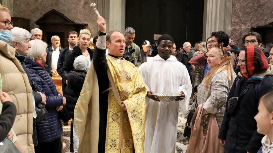 Preghiera solenne per la Pasqua ortodossa nella basilica di Santa Maria in Trastevere a Roma