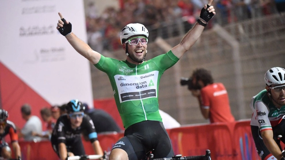 Mark Cavendish vince l'ultima volata dell'anno sul circuito di Yas Marina (Abu Dhabi Tour)