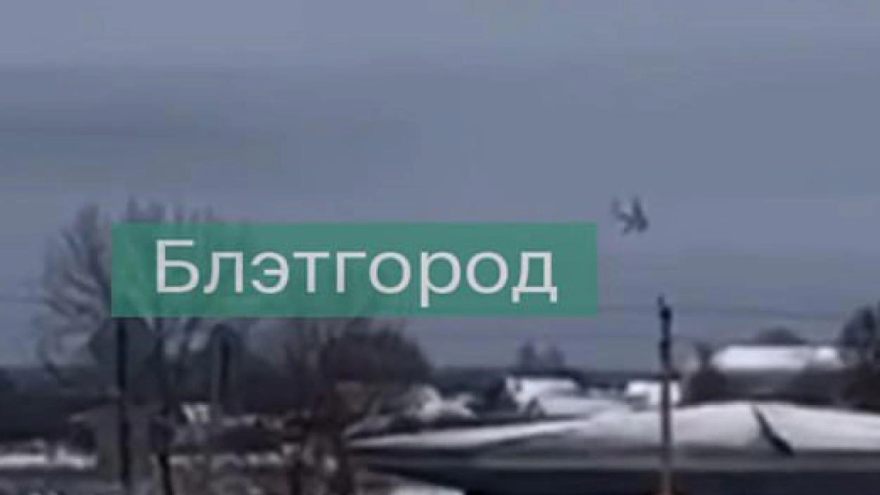 Abbattuto aereo russo: "A bordo ostaggi ucraini" . Il Cremlino accusa Kiev