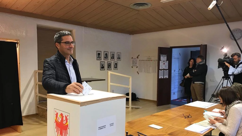 Elezioni in Alto Adige,  Arno Kompatscher al voto (Ansa)