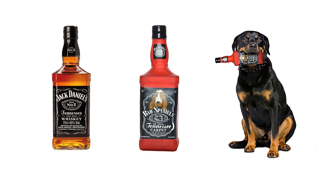 La bottiglia di Jack Daniel's e il giocattolo per cani Bad Spaniels