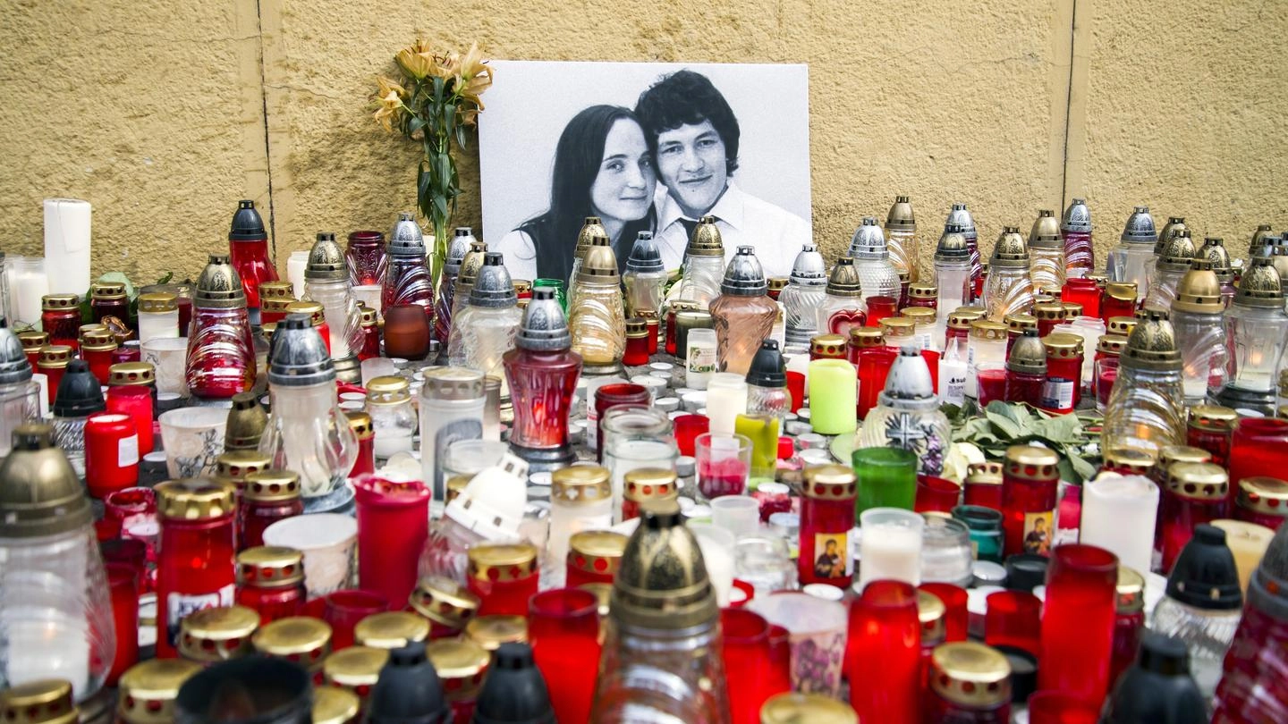 Le immagini del reporter Jan Kuciak e della fidanzata Martina, uccisi in Slovacchia (Ansa)