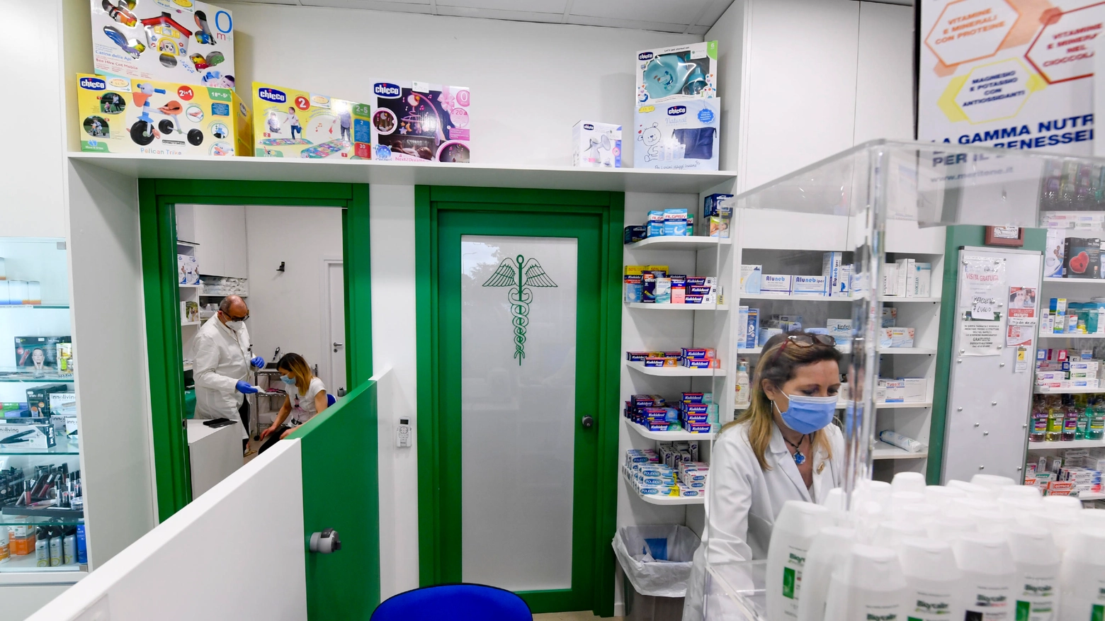 Napoli, vaccini in farmacia: partenza lenta e problemi su piattaforma