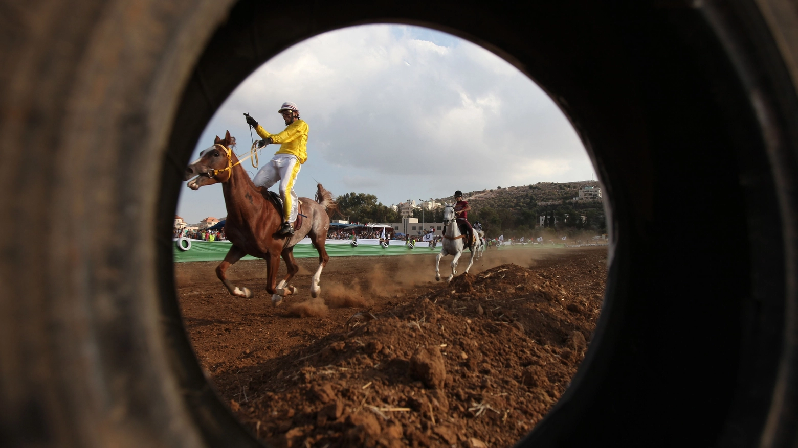 Corsa di cavalli in una foto d'archivio (AFP)