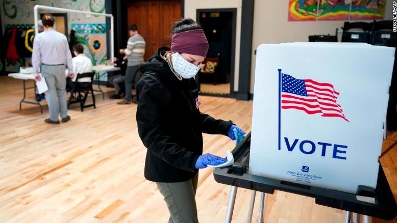 Con il Coronavirus, che corre negli Stati Uniti, crescono gli elettori a distanza. I democratici scommettono su questa procedura, Trump la teme. Ma dove e come Oltreoceano è possibile votare per lettera?