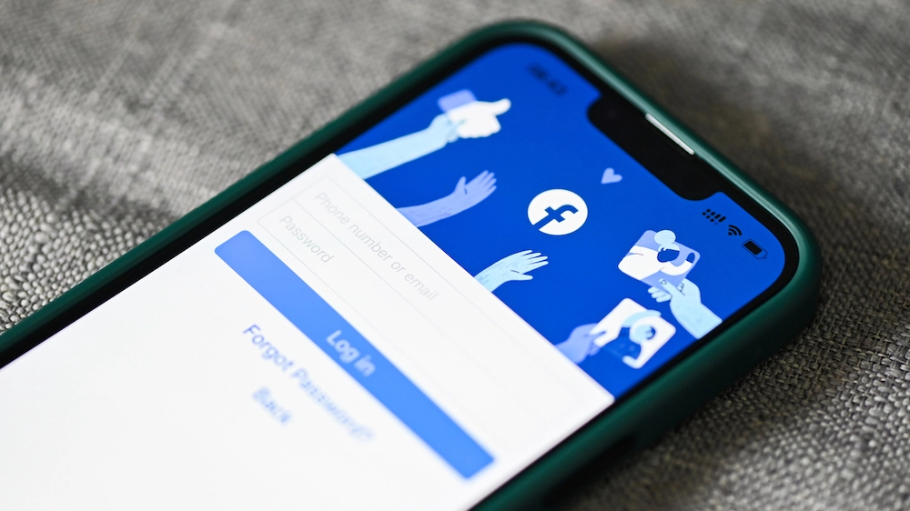 L'app di Facebook su smartphone