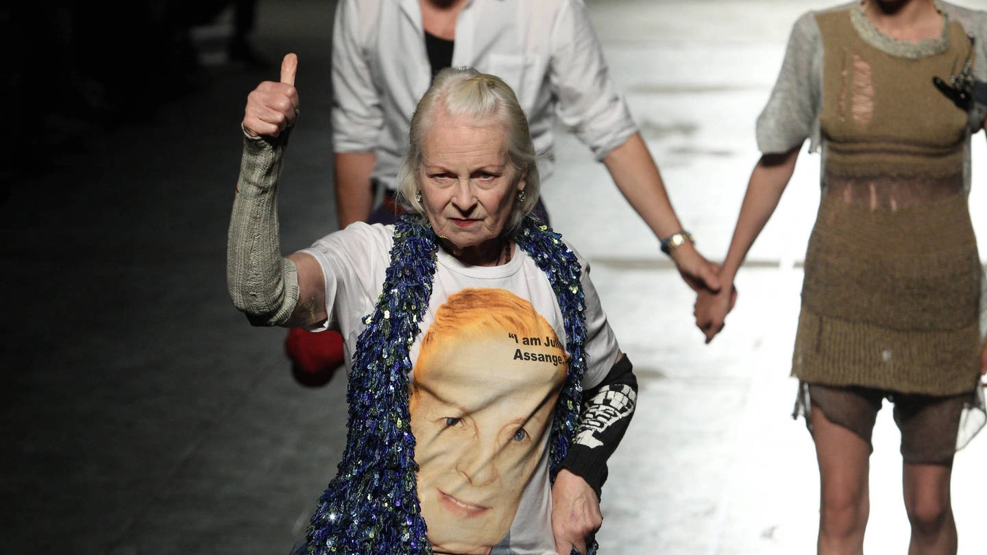 Vivienne  Westwood dedica la sfilata milanese a Julian Assange (Olycom)