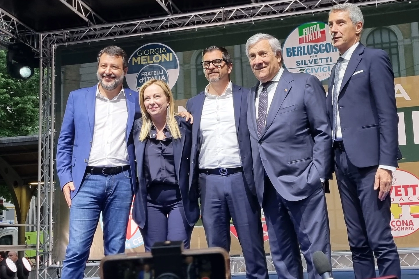 Ancona, il comizio del centrodestra: Salvini, Meloni, Silvetti, Tajani e De Poli (Ansa)